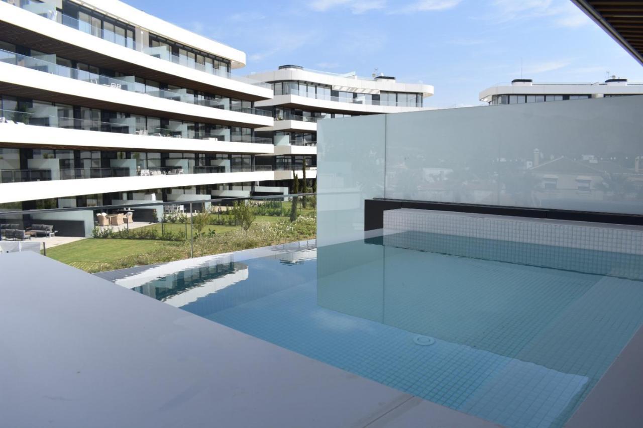 Luxury Complex Beachfront Apartment, Infinity Pool, Sauna, Gym And Large Terrace Торемолинос Екстериор снимка