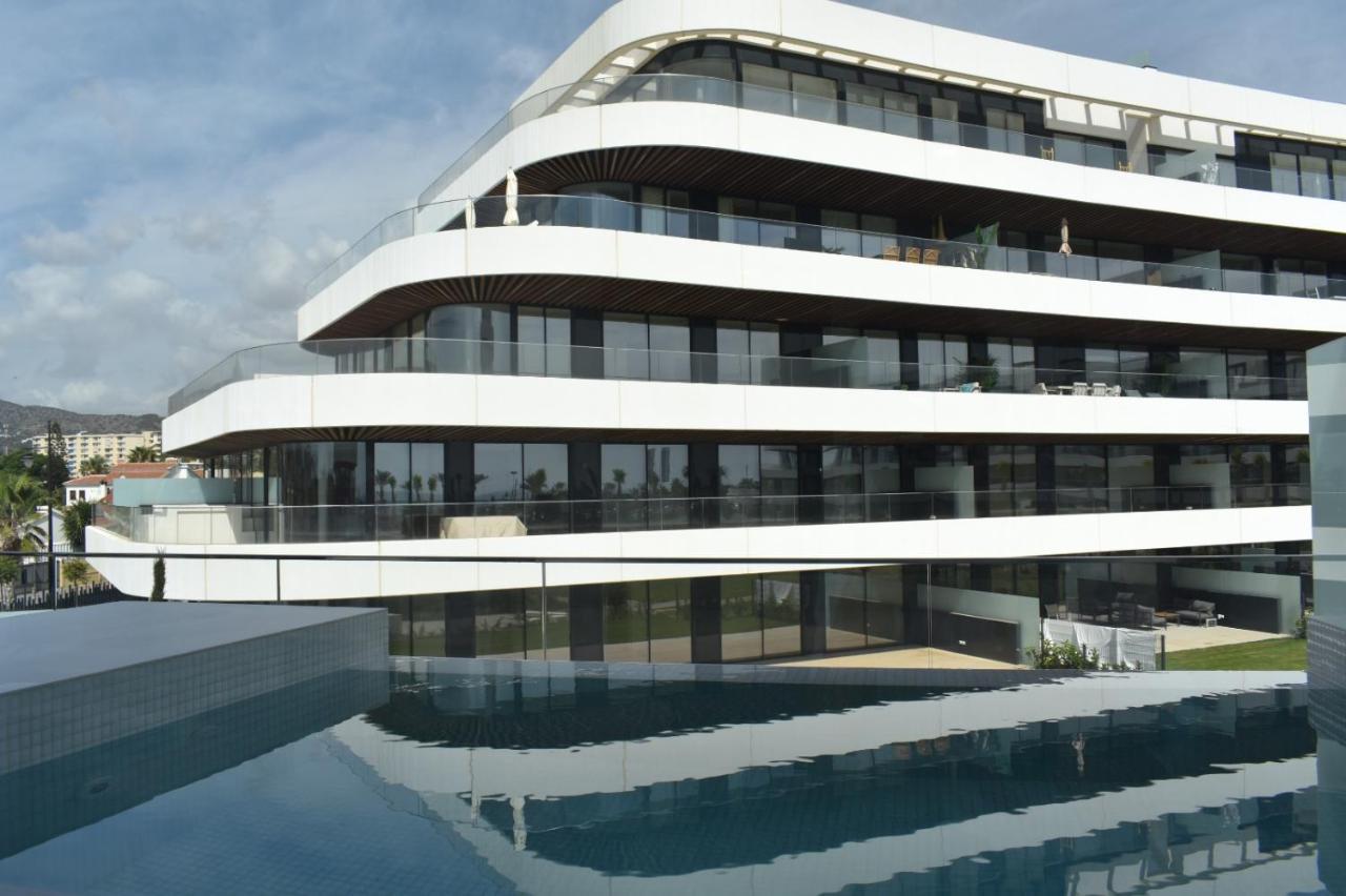 Luxury Complex Beachfront Apartment, Infinity Pool, Sauna, Gym And Large Terrace Торемолинос Екстериор снимка
