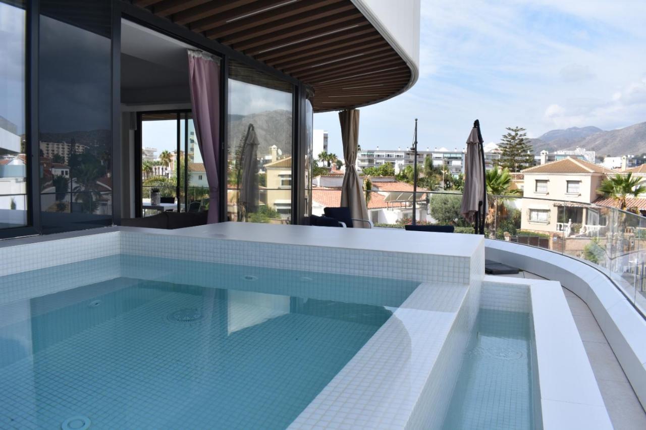 Luxury Complex Beachfront Apartment, Infinity Pool, Sauna, Gym And Large Terrace Торемолинос Екстериор снимка