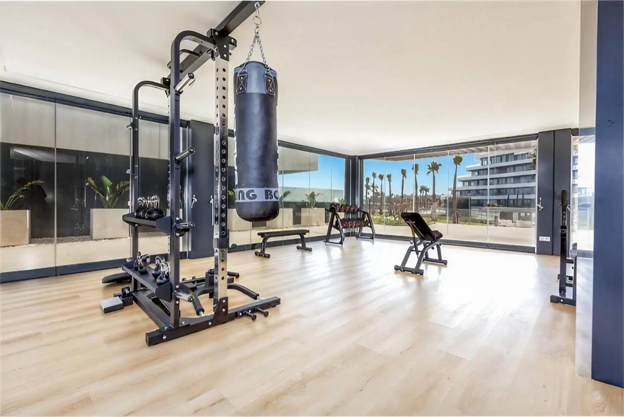 Luxury Complex Beachfront Apartment, Infinity Pool, Sauna, Gym And Large Terrace Торемолинос Екстериор снимка