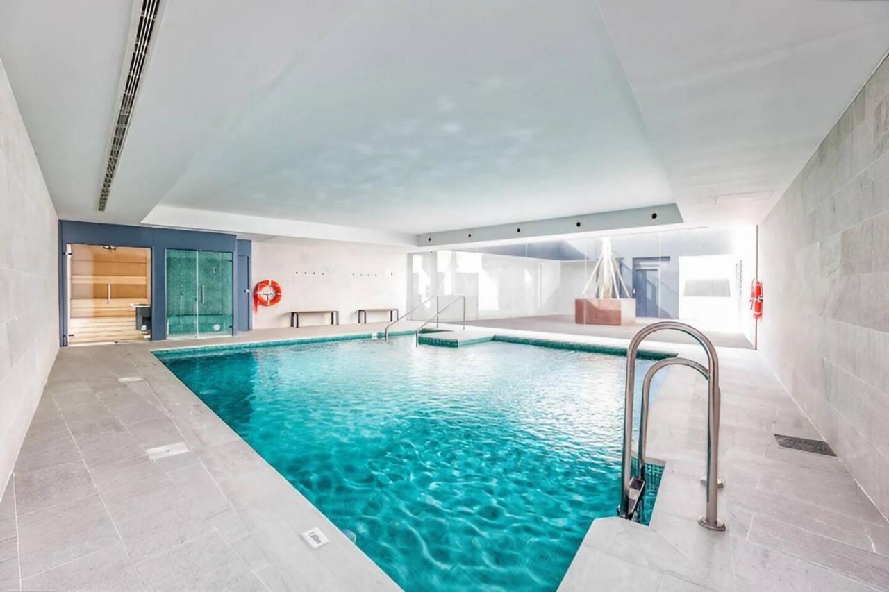 Luxury Complex Beachfront Apartment, Infinity Pool, Sauna, Gym And Large Terrace Торемолинос Екстериор снимка